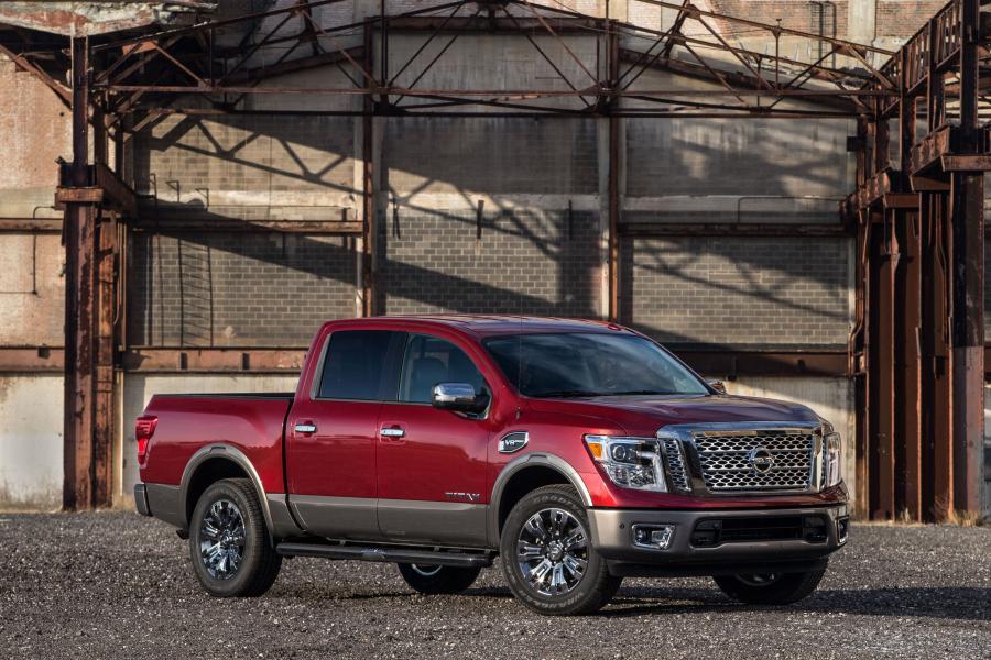  Nissan Titan Platinum Reserve Crew Cab 2016 года  (фото 10 из 17)